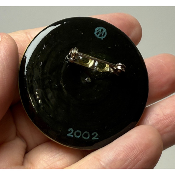 Vintage Russian Wolfhound Borzoi Hand Painted Lacquer Brooch Pin Wood Signed '02 - Picture 2 of 4